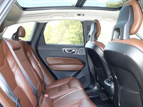 Used 2018 Volvo XC60 T6 Inscription w/ Convenience Package AWD/4WD image 38