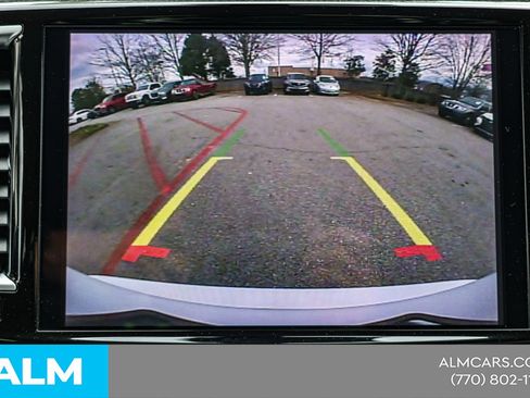 Used 2023 Chrysler Pacifica Limited image 30