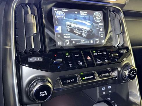 New 2026 Lexus LX 700h Luxury w/ Appearance Package AWD/4WD image 15