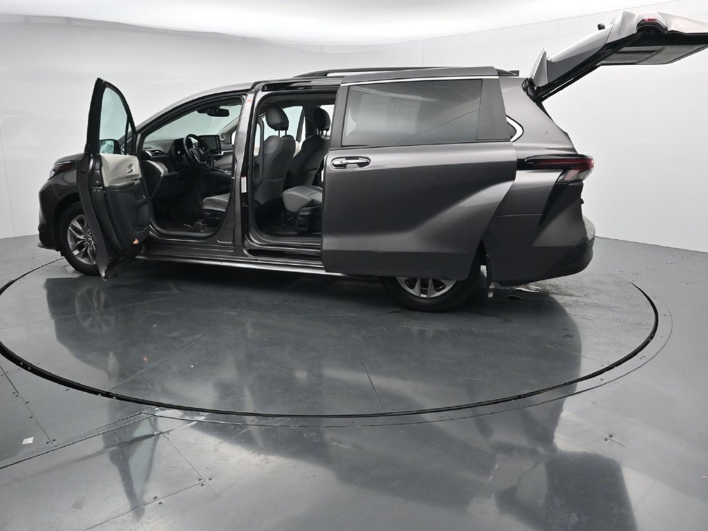 Used 2023 Toyota Sienna XLE w/ XLE Plus Package AWD/4WD image 28