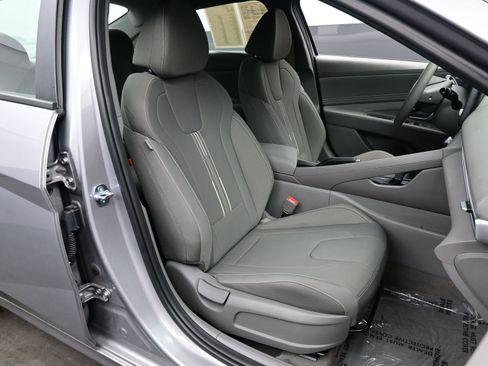 Certified 2025 Hyundai Elantra Sport image 13