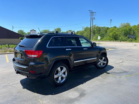 Used 2013 Jeep Grand Cherokee Overland w/ Advance Technology Group AWD/4WD image 9