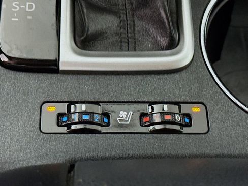 Certified 2017 Toyota Highlander Limited AWD/4WD image 13
