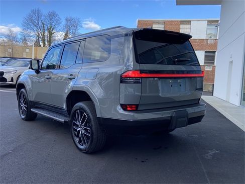 Used 2024 Lexus GX 550 image 5