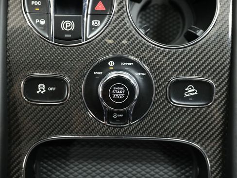 Used 2019 Bentley Bentayga image 41