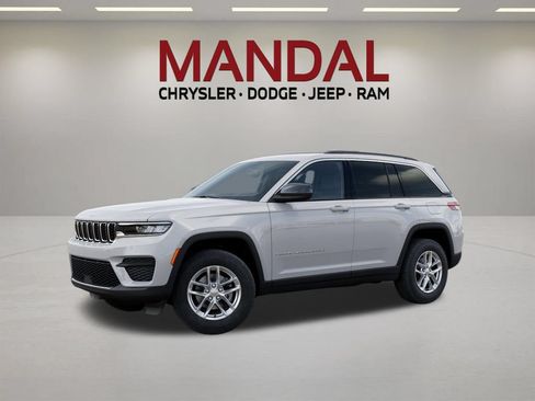 New 2026 Jeep Grand Cherokee Laredo RWD image 2
