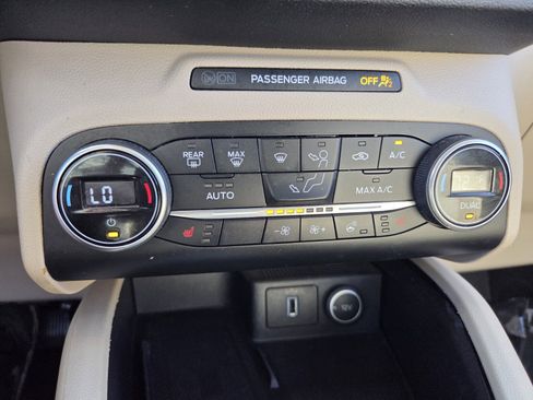 Used 2020 Ford Escape Titanium w/ Titanium Premium Package 2.0 image 25