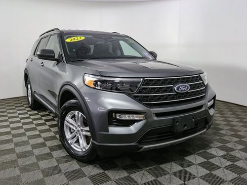 Used 2023 Ford Explorer XLT w/ Equipment Group 202A image 3