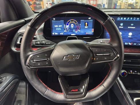 Used 2025 Chevrolet Traverse RS image 27