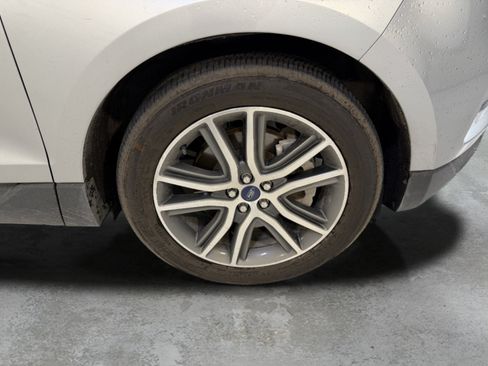 Used 2021 Ford Edge Titanium FWD image 14