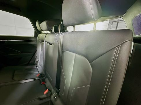 Used 2023 Audi Q3 2.0T Premium w/ Black Optic Sport Package image 25