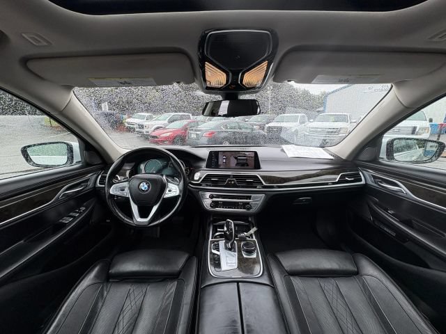 Used 2017 BMW 750i xDrive AWD/4WD image 18