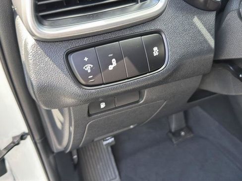 Used 2020 Kia Sorento LX FWD image 15