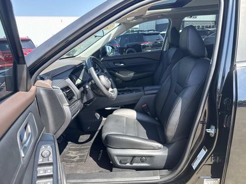Used 2023 Nissan Rogue SV w/ SV Premium Package FWD image 14