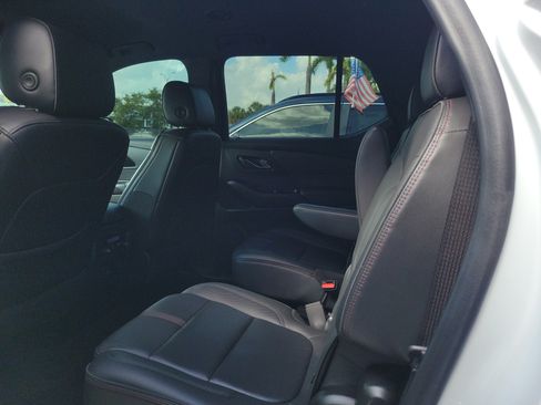 Used 2022 Chevrolet Traverse RS FWD image 17