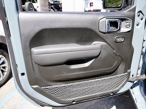 New 2025 Jeep Gladiator Sport image 28