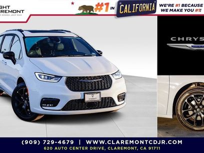 New 2026 Chrysler Pacifica Limited w/ S Appearance Package