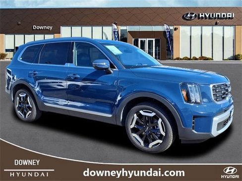Used 2025 Kia Telluride S image 3