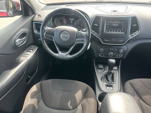 Used 2019 Jeep Cherokee Latitude w/ Cold Weather Group AWD/4WD image 21