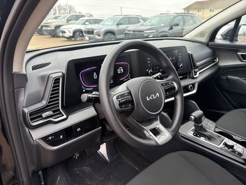 Used 2025 Kia Sportage LX image 14