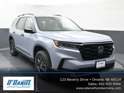 Used 2024 Honda Pilot TrailSport image 8