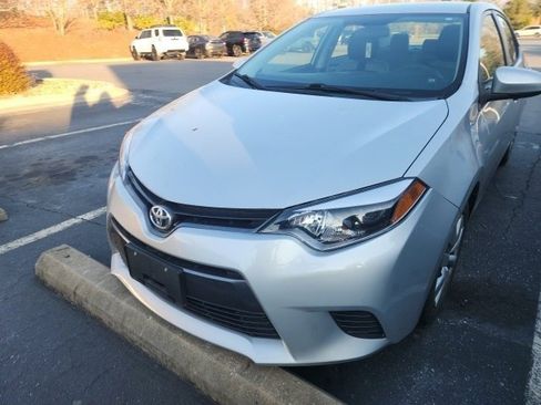 Used 2015 Toyota Corolla LE image 4