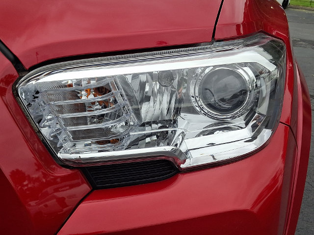 Used 2023 Toyota Tacoma SR5 AWD/4WD image 9