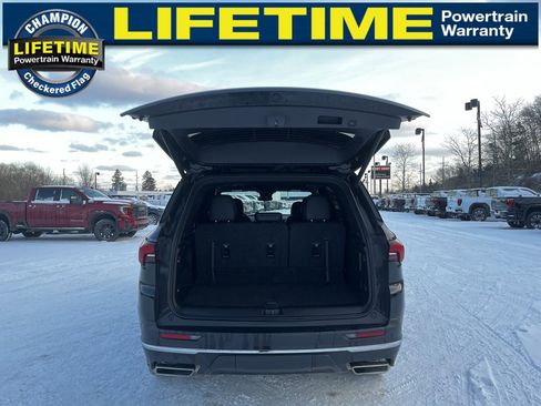 Used 2025 Buick Enclave Preferred image 8