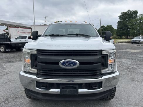 Used 2017 Ford F250 XL w/ Power Equipment Group AWD/4WD image 3