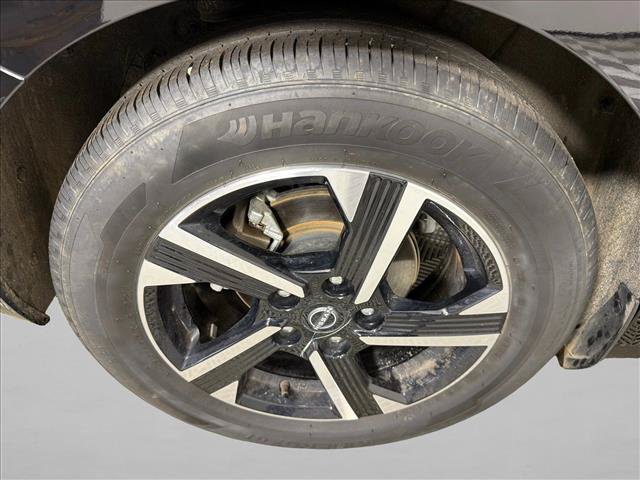 Used 2025 Nissan Sentra SV FWD image 17