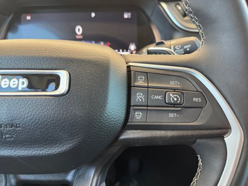 Used 2023 Jeep Grand Cherokee Limited RWD image 16