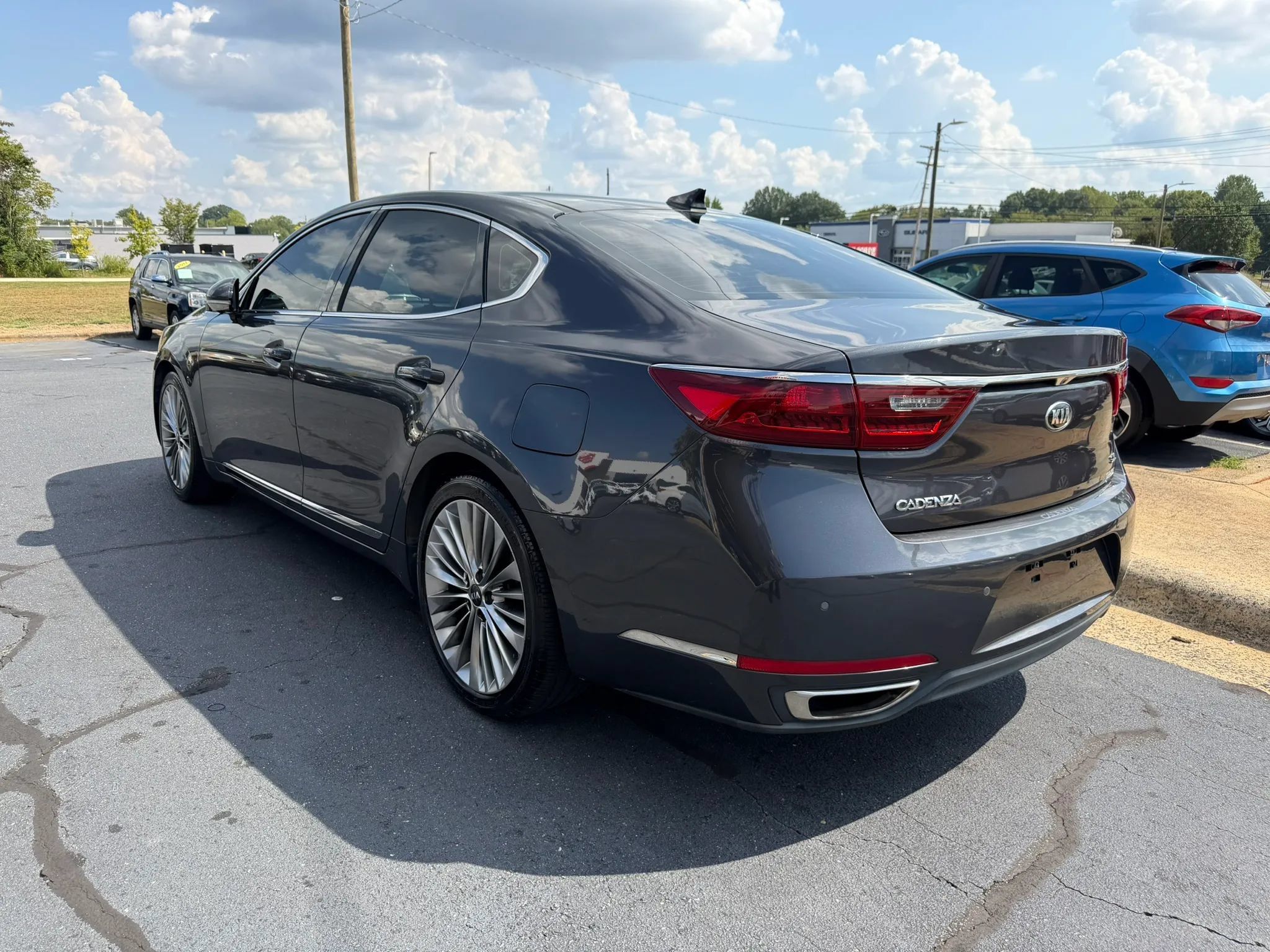 Used 2017 Kia Cadenza Limited FWD image 5