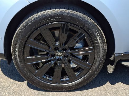 Used 2025 Land Rover Range Rover SE AWD/4WD image 9