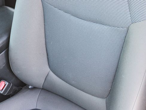 Used 2023 Toyota RAV4 LE AWD/4WD image 23