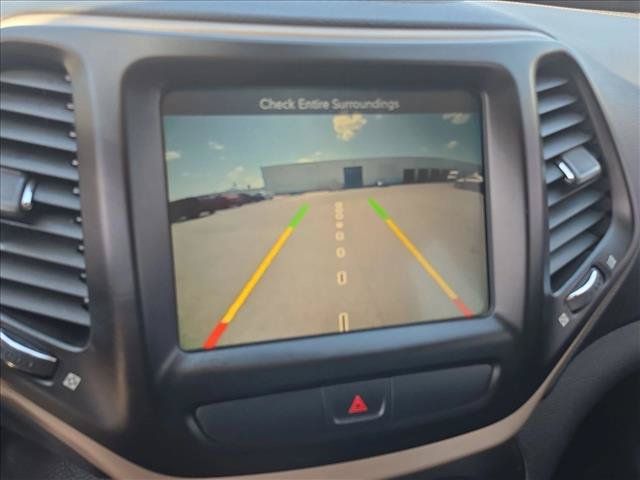 Used 2016 Jeep Cherokee Latitude w/ Comfort & Sound Group FWD image 15