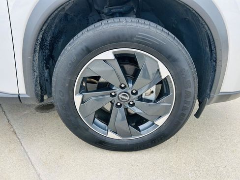 Used 2025 Nissan Rogue SV AWD/4WD image 38