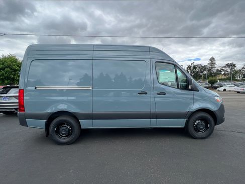 New 2025 Mercedes-Benz Sprinter 2500 image 3