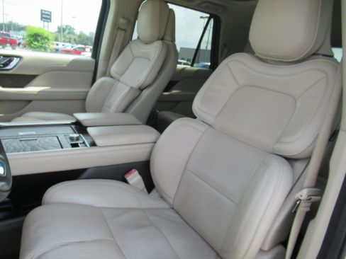 Used 2019 Lincoln Navigator Reserve AWD/4WD image 20