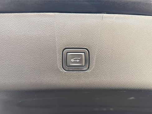 Used 2023 Chevrolet Traverse High Country image 29