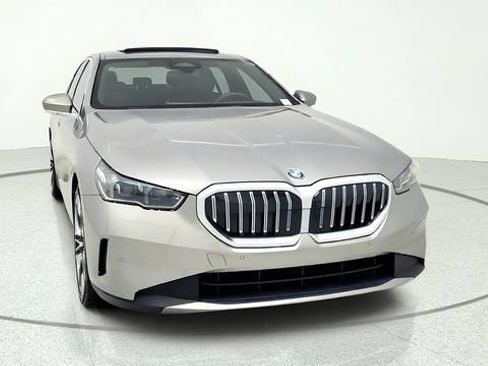 Used 2026 BMW 530i RWD image 2