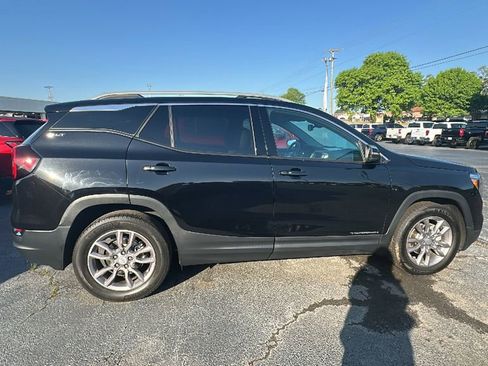 Used 2022 GMC Terrain SLT w/ Infotainment Package II FWD image 11