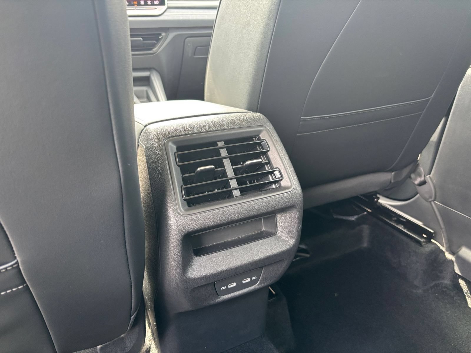 Used 2026 Volkswagen Tiguan SE FWD image 24