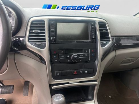 Used 2013 Jeep Grand Cherokee Laredo AWD/4WD image 12