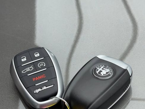 New 2025 Alfa Romeo Tonale w/ Premium Package image 57