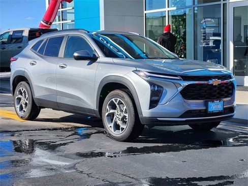 New 2025 Chevrolet Trax LT image 9