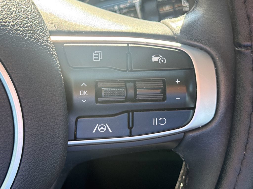 Used 2025 Kia Sportage EX w/ Premium Package FWD image 29