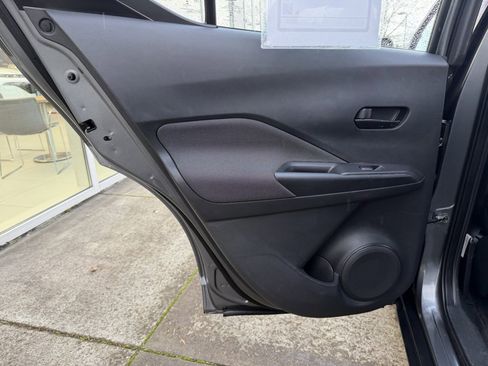 Used 2018 Nissan Kicks S image 27