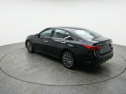 Used 2025 Nissan Altima 2.5 SV FWD image 6