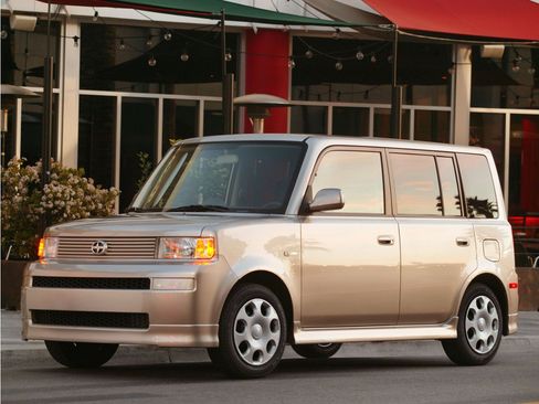 Used 2005 Scion xB FWD image 1
