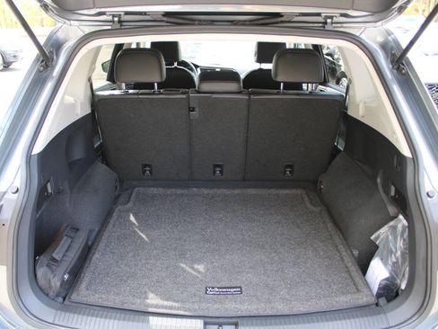 Used 2020 Volkswagen Tiguan SE image 16